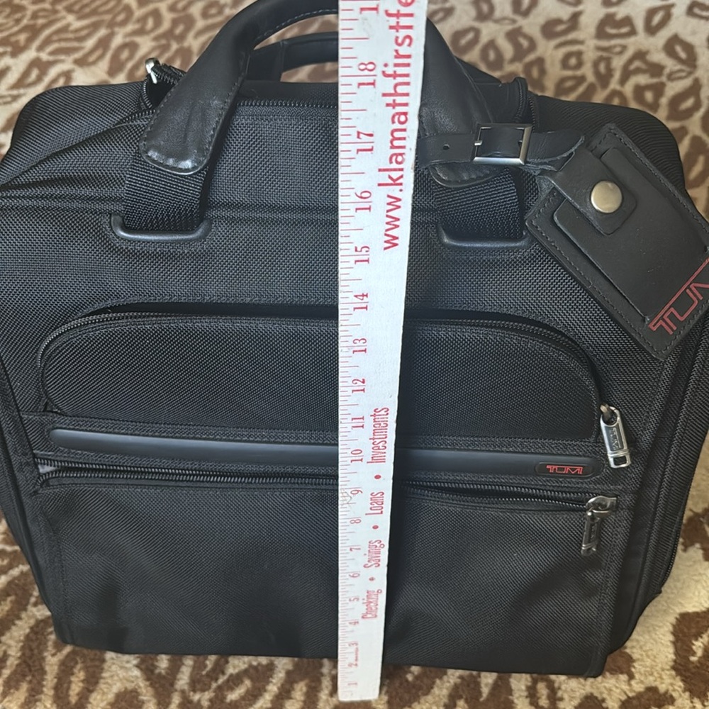 Tumi Messenger lap top Roller Bag Black canvas Travel work multiple pockets - Picture 8 of 10